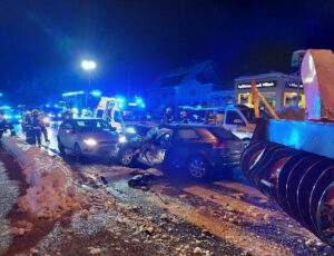 Schwerer Verkehrsunfall mit eingeklemmter Person